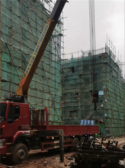 连云区“慢工细活”—— 吊车的 “微动控制” 技术
