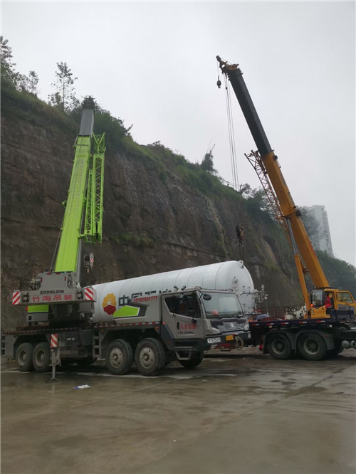 连云区“不怕风雨冻”—— 吊车的 “恶劣环境适应” 技术
